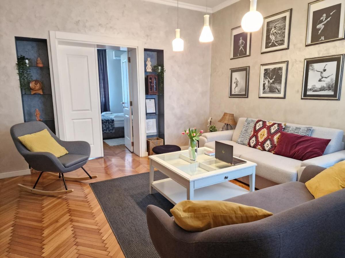 Urban Downtown Apartment Belgrade